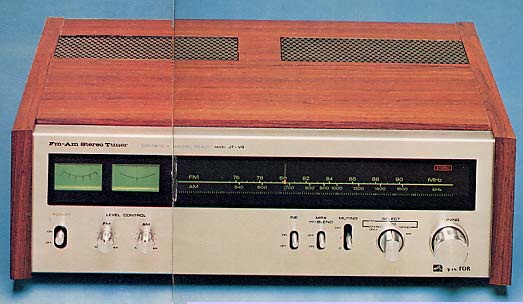 ウッドキャビネット入りのJT-V9